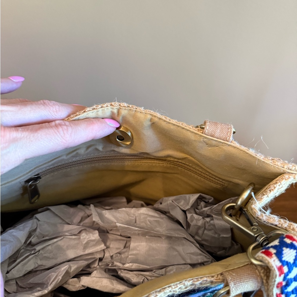 Embroidered Jute Crossbody Bag with Colorful Designs - Picture 5 of 5